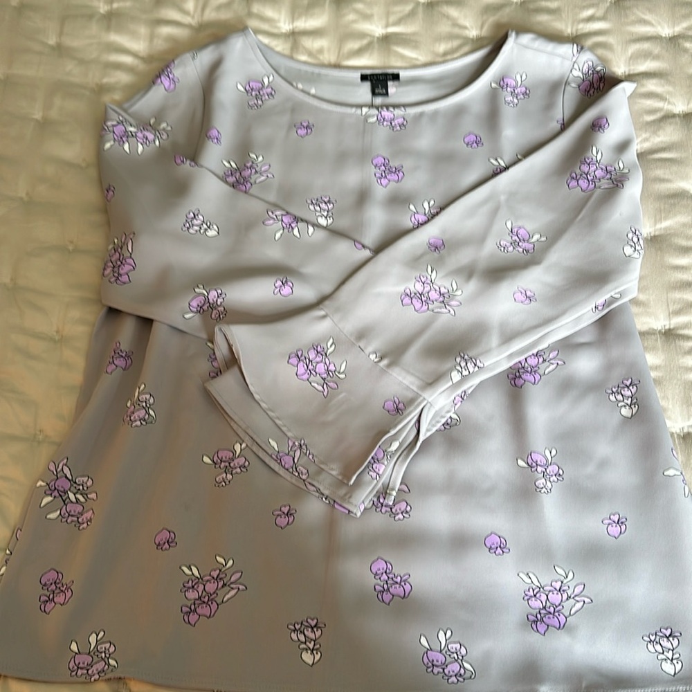 Ann Taylor floral blouse size L. Beautiful sleeves. Wore once